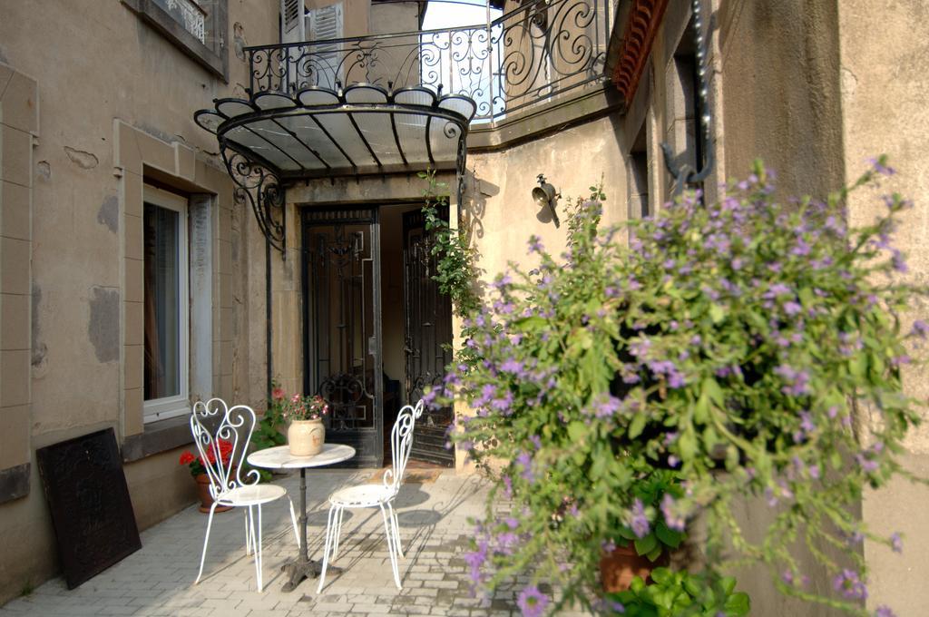 Отель La Maison De Mariecamille Saint-Germain-Lembron Экстерьер фото